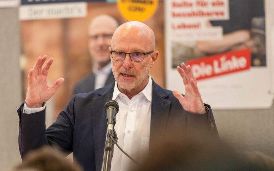 Stefan Korbach auf einer Podiumsdiskussion bei der Obermayr-Europa-Schule.