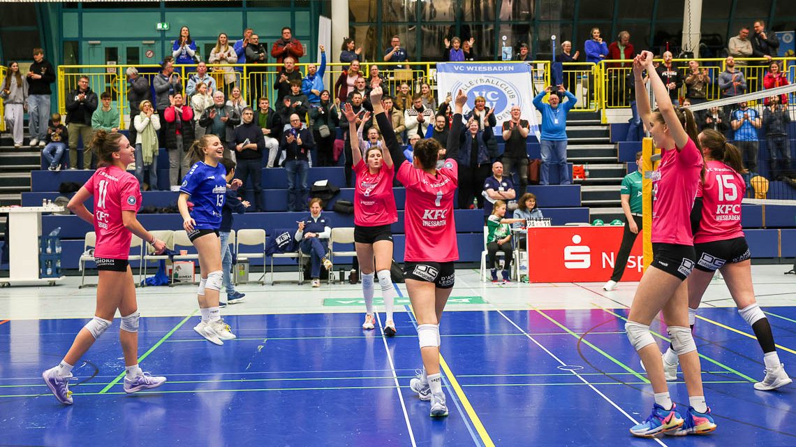 VC Wiesbaden II gewinnt souverän gegen den TV Holz.