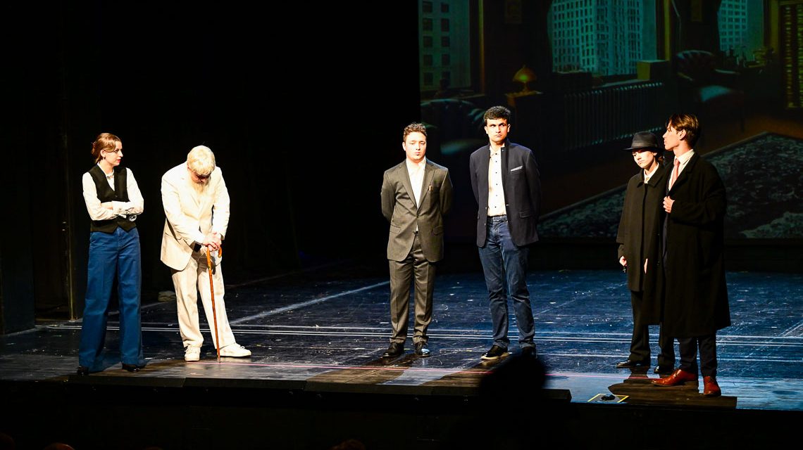 Schultheatertage, Auftakt: Der aufhaltsame Aufstieg des Arturo Ui