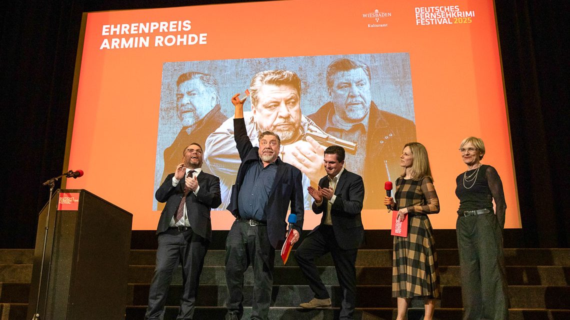 Ehrenpreis für Armin Rohde ©2025 Deutsches FernsehKrimi-Festival Jason Sellers