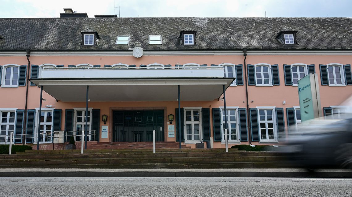 Rheingaupalais an der Söhnleinstraße in Schierstein. Neues Zuhause der Erich-Kästner-Schule?
