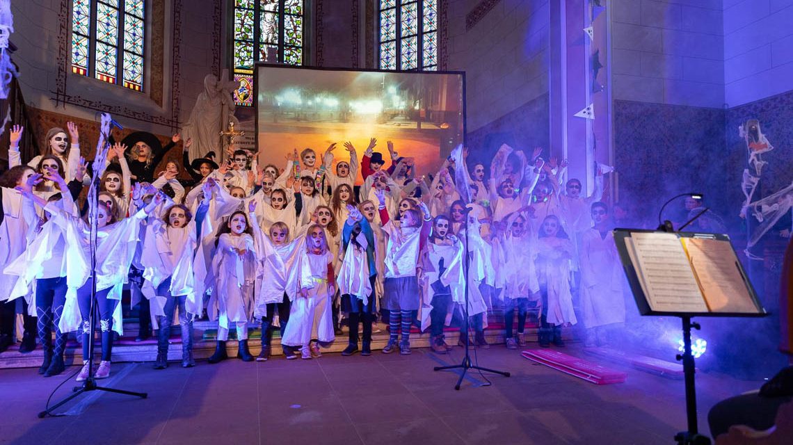 Auftritt der eines Chores der Ev. Singakademie.