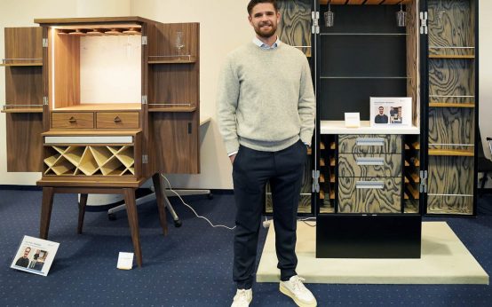 Travis Pruden und sein „Meisterstück": Ein Barschrank.