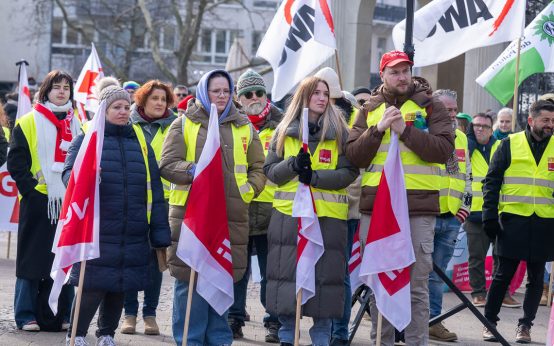 Warnstreik Soziale Dienste und Erzieher in Wiesbaden.