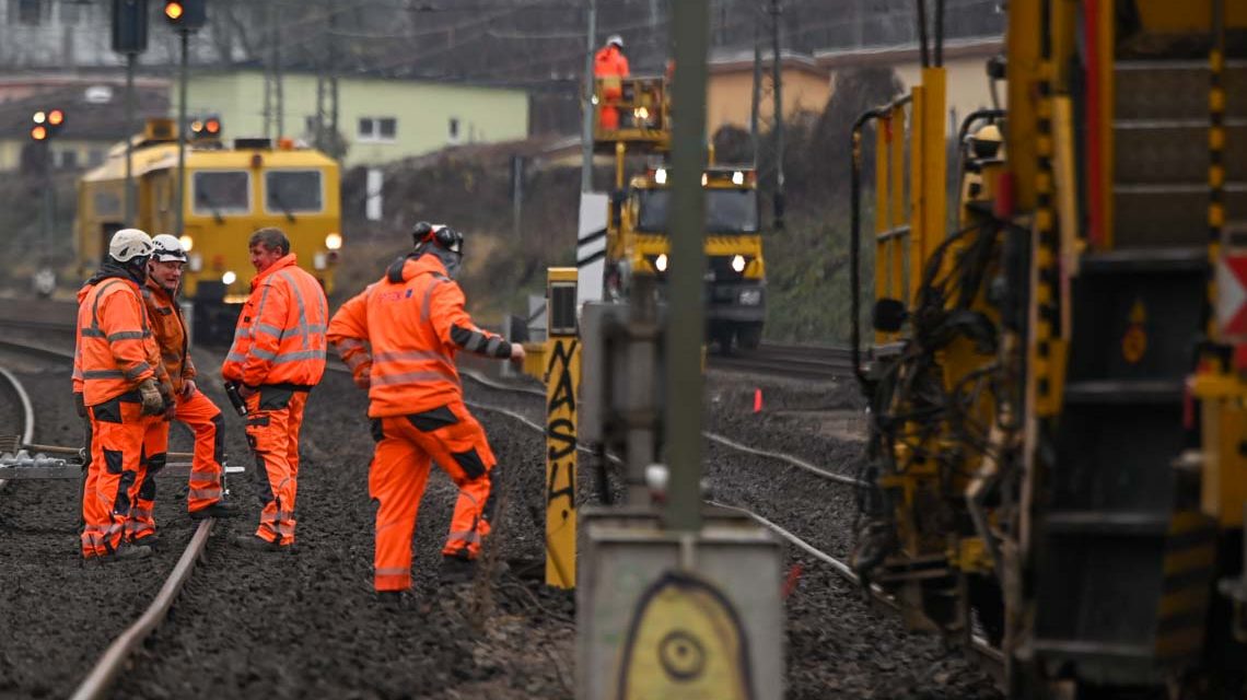 Gleisarbeiten im Gebiet des Wiesbadener Hauptbahnhofs.