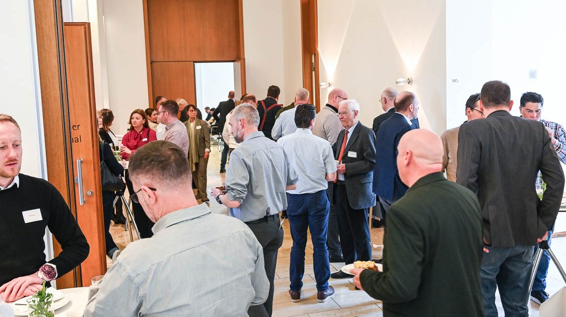 Interessenten- und Bewerbertag für Sachverständige der IHL Wiesbaden.