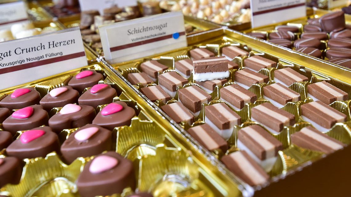 Wochenausblick, etwa auf die kulinarische Führung mit Start bei Pralinen-Auslage bei Kunder.