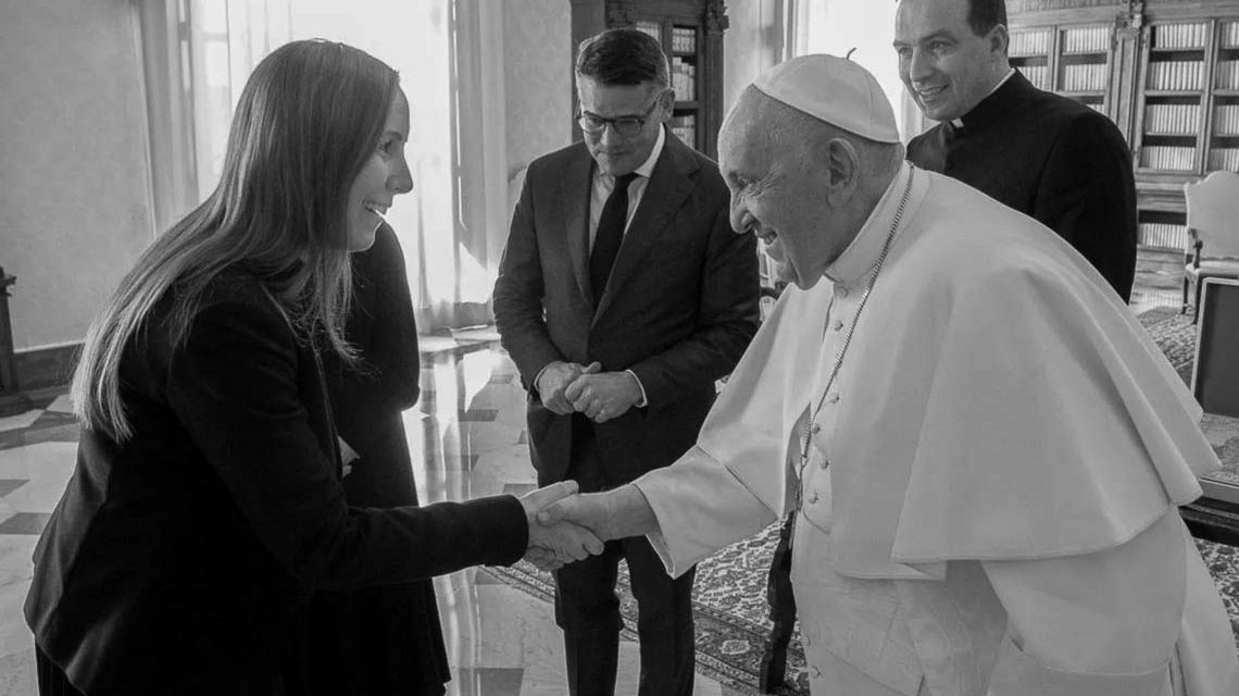Astrid Wallmann und Boris Rhein bei einer Audienz bei Pabst Franziskus.