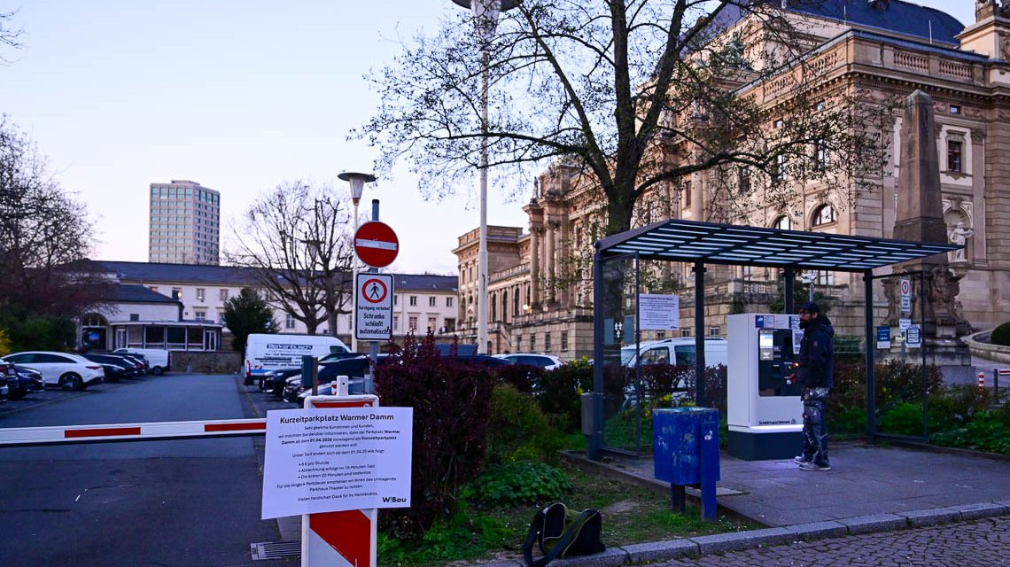 Kurz mal parken? Am Warmen Damm jetzt 20 Minuten gratis