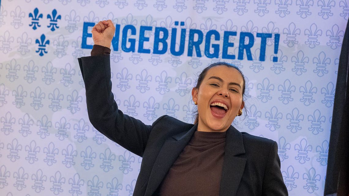 Große Freude bei der Einbürgerungsfeier im Rathaus.