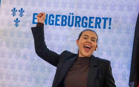 Große Freude bei der Einbürgerungsfeier im Rathaus.