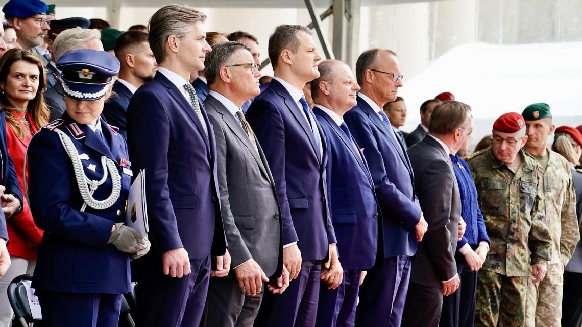 Ministerpräsident Boris Rhein nimmt zusammen mit Bundeskanzler Friedrich Merz und Verteidigungsminister Boris Pistorius an der Aufstellung der neuen Panzerbrigade 45 in Litauen teil.