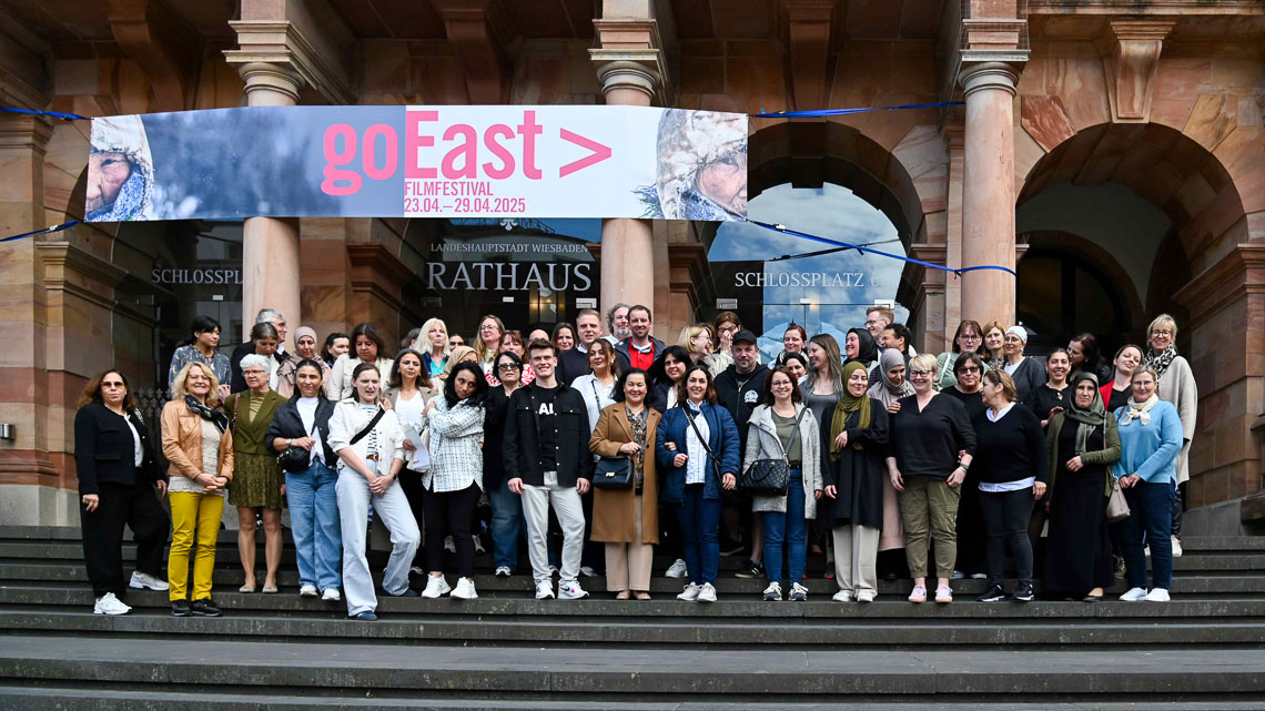 FIT-Kid Zertifikatsverleihung . Gruppenfoto auf der Rathaustreppe