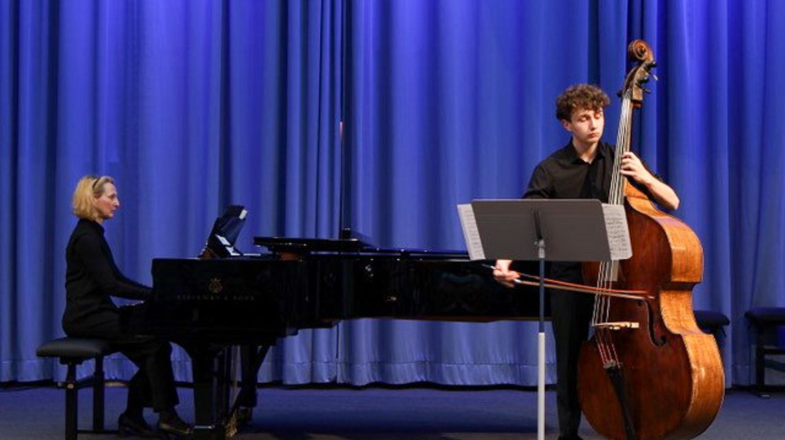 Ludwig Walther, einer der Preisträger des Drosihn-Preises 2024 beim Konzert im Kulturforum Wiesbaden – ein Abend voller musikalischer Höhepunkte und beeindruckender Nachwuchstalente.
