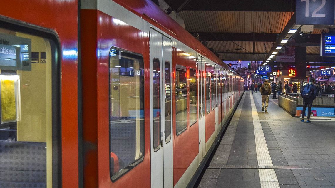 Symbolbild – S-Bahn im Bahnhof ©Pixabay