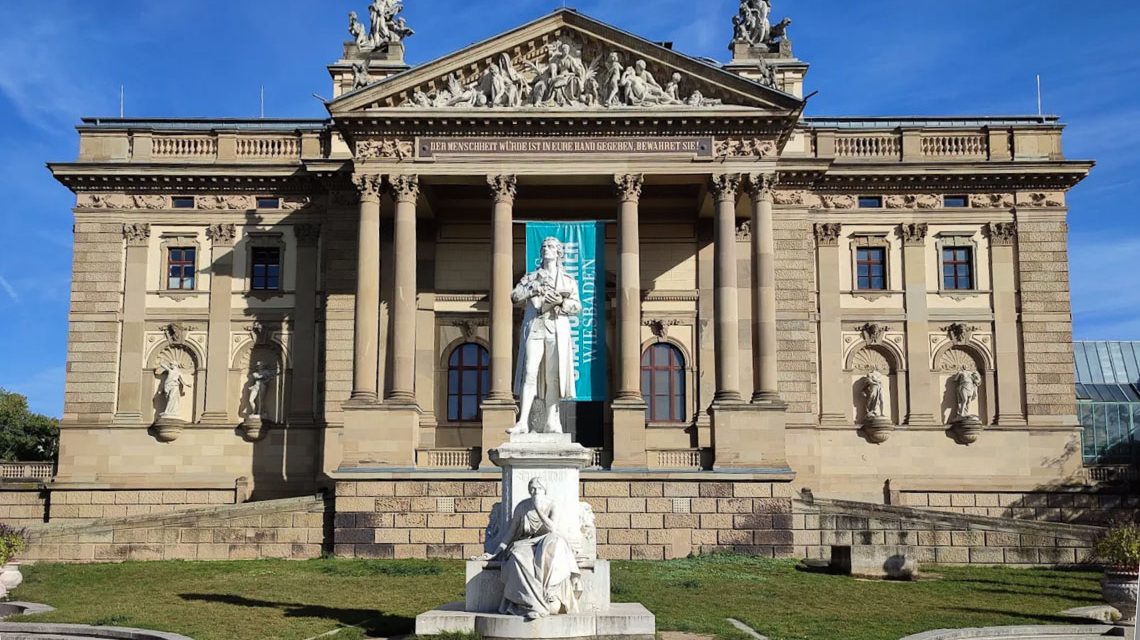 Schiller Denkmal Wiesbaden, Archivbild.