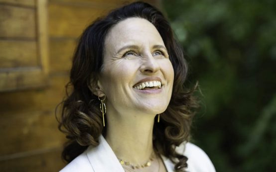 Esther Pelleg & Band live im Kulturforum Wiesbaden: Jazzige Popmusik trifft auf kreative Improvisation und deutschsprachige Texte voller Atmosphäre und Herz.