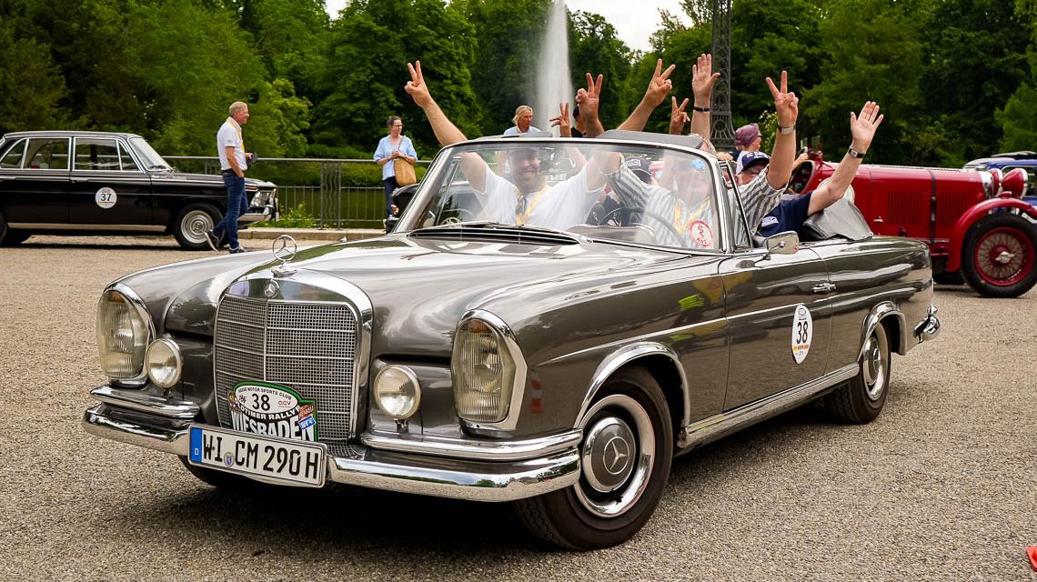 Zieleinfahrt bei der 40. HMSC Oldtimer Rallye Wiesbaden