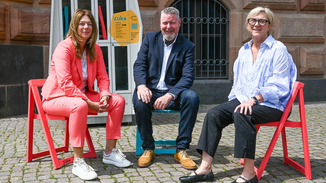Klappstuhl am Dern'schen gelände ausleihen.