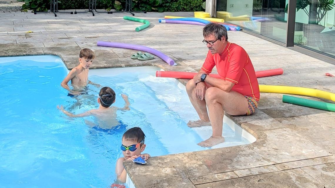 Im Ideengarten von Gramenz wird aus Spiel plötzlich Ernst: Kinder lernen schwimmen – kostenlos, professionell und mit viel Spaß.