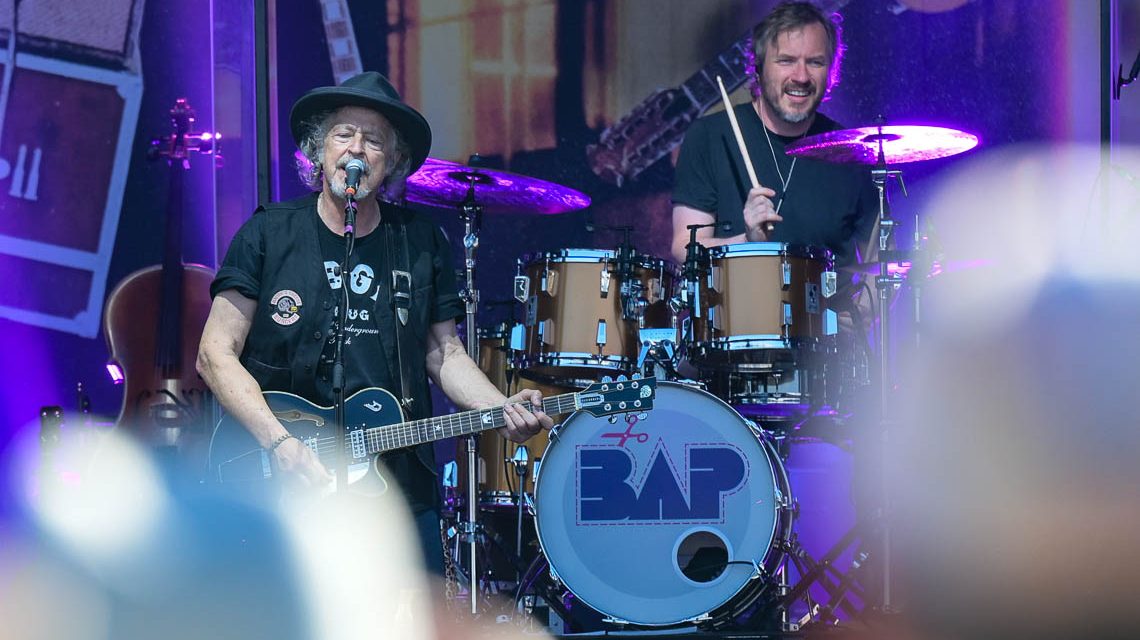 Wolfgang Niedecken udn Bap in der Brita Arena Wiesbaden.
