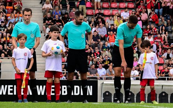 Einlaufkind beim DFB-Pokal, 1. Runde gegen 1. FC Bayern München