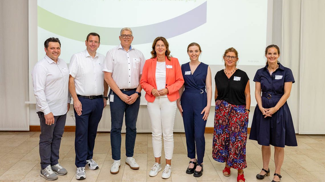 Foto: Speakerinnen und Speaker bei der Wärmewende-Veranstaltung: Mathias Stiehl, Jörg Brömer, Ralf Cohrs, Christiane Hinninge, Marie van Vliet, Evelyne Wickop, Silvia Uplegger (v.l.n.r.)