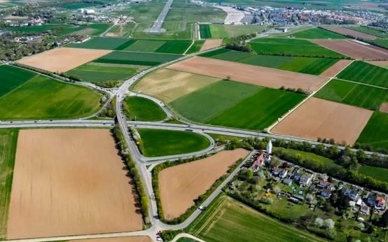 Ostfeld-Gutachten: Luftaufnahme. hier soll Wiesbaden-Ostfeld entstehen ©2025 Erika Noak