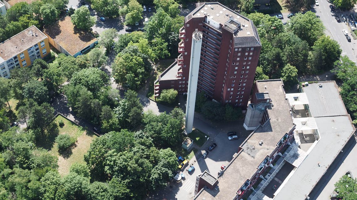 Rotes Hochhaus im Schelemgraben.