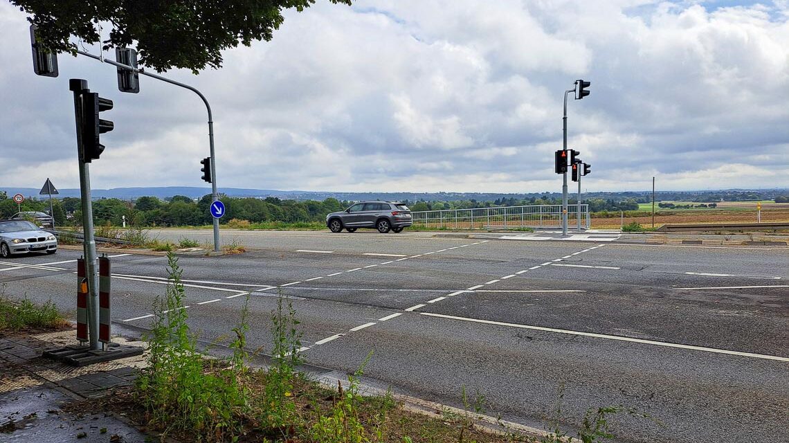 Neue Ampel an der B455