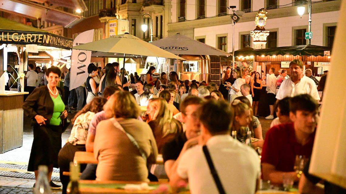 Rheingauer Weinwoche, Samstagabend, ein Fest neigt sich dem Ende.