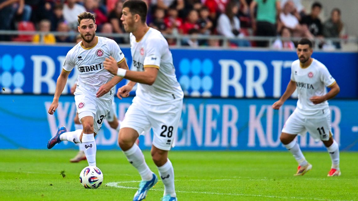 SV Wehen Wiesbaden auf dem Weg zum FC Schweinfurt 05.