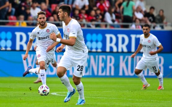 SV Wehen Wiesbaden auf dem Weg zum FC Schweinfurt 05.
