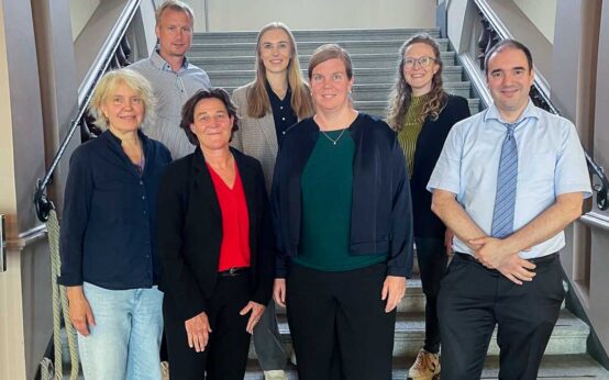 Das Gesundheitsamt - in der Mitte vorne Gesundheitsdezernentin Milena Löbcke - hat den Auftakt für das Projekt „URBAN SusHealth – klimaresiliente Gesundheitsförderung und Prävention im urbanen Raum“ gegeben.