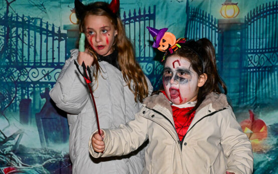 Geister-und Dinotreiben in der Aukamm-Siedlung in Wiesbaden Sonnenberg.