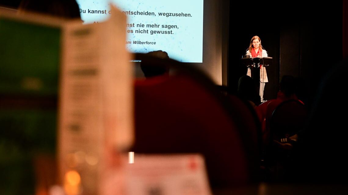 Kerstin Neuhaus im Theater im Pariser Hof
