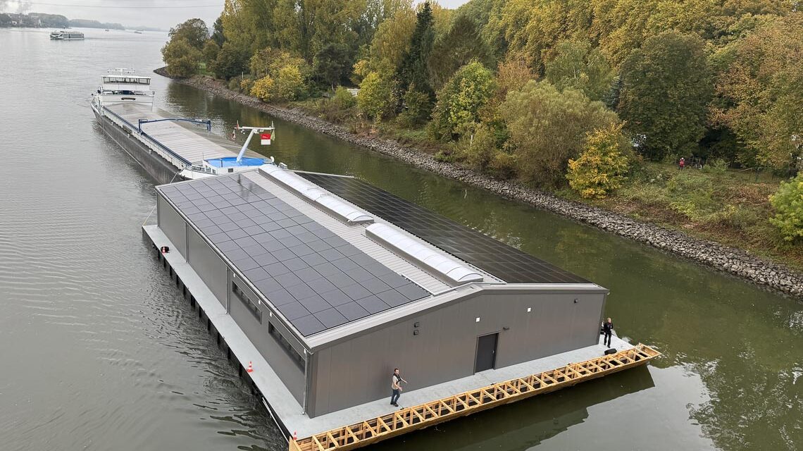 Neues schwimmendes Bootshaus