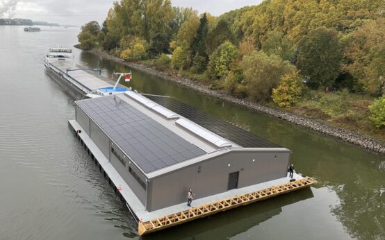 Neues schwimmendes Bootshaus