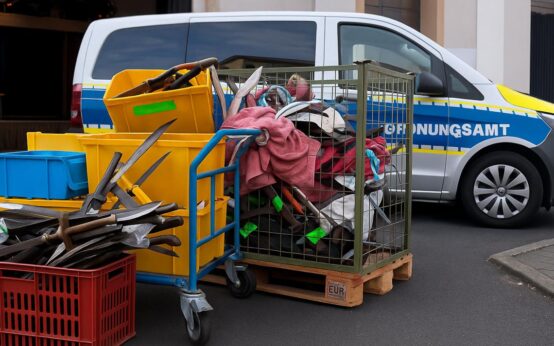 Mehr Sicherheit für Wiesbaden: Das Ordnungsamt vernichtet beschlagnahmte und abgegebene Waffen fachgerecht.