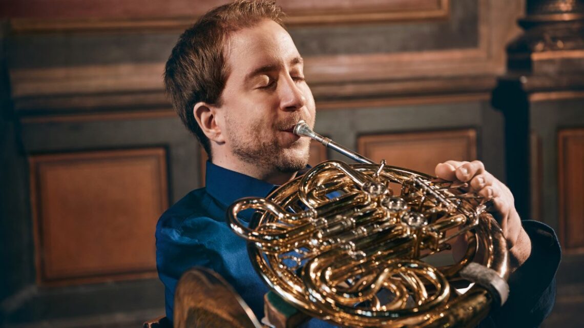 Felix Klieser mit Horn