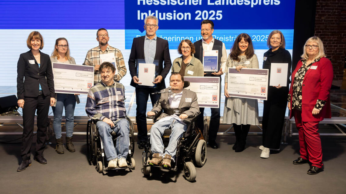 Gruppenbild mit allen Preisträgern des Landespreis 2025 (JPG/3.23 MB) Öffnet sich in einem neuen Fenster