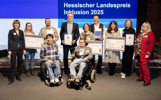 Gruppenbild mit allen Preisträgern des Landespreis 2025 (JPG/3.23 MB) Öffnet sich in einem neuen Fenster