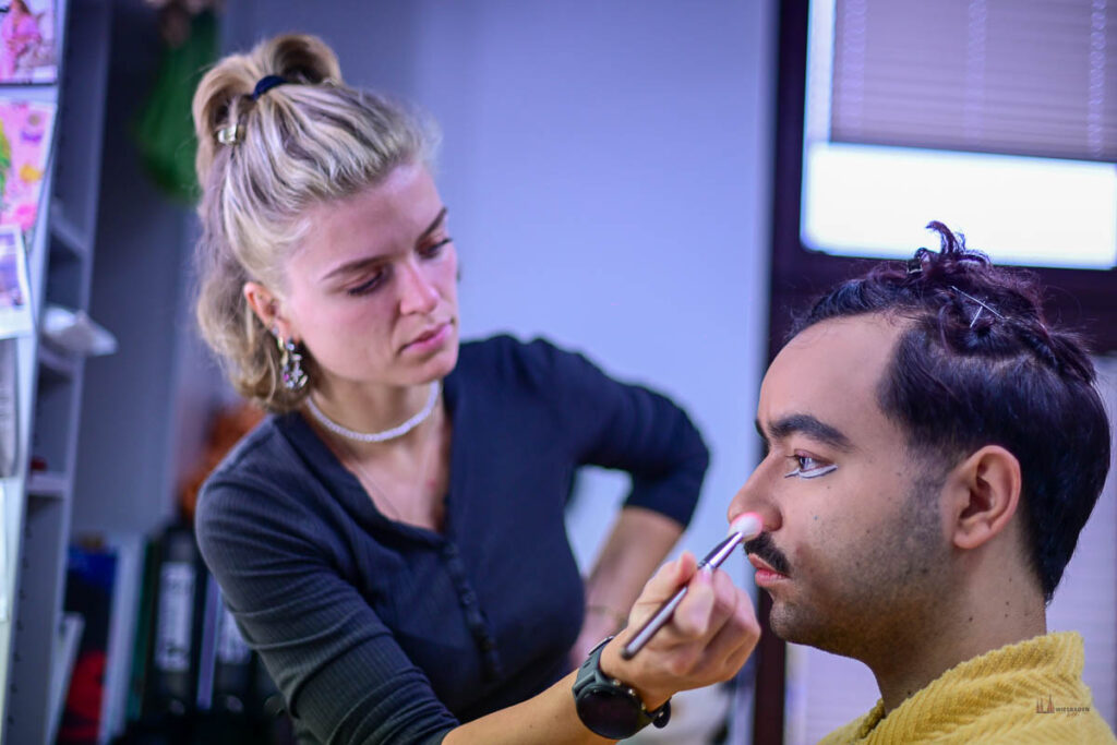 Maske am tag der generalprobe.