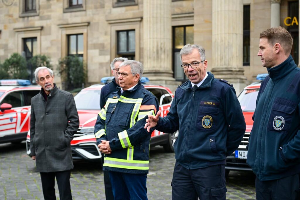 Andreas Kleber, Chef der Feuerwehr Wiesbaden über die Bedeutung der neuen Fahrzeuge. ©2025 Volker Watschounek