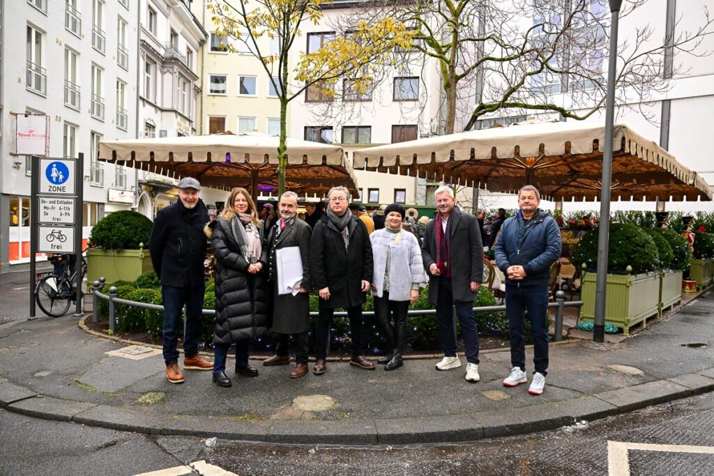 v.l.n.r. Jens Ackermann, Christiane Hinninger, Gregor Herbst, …, Michael Müller, Andreas Kowol, Guido Haas.