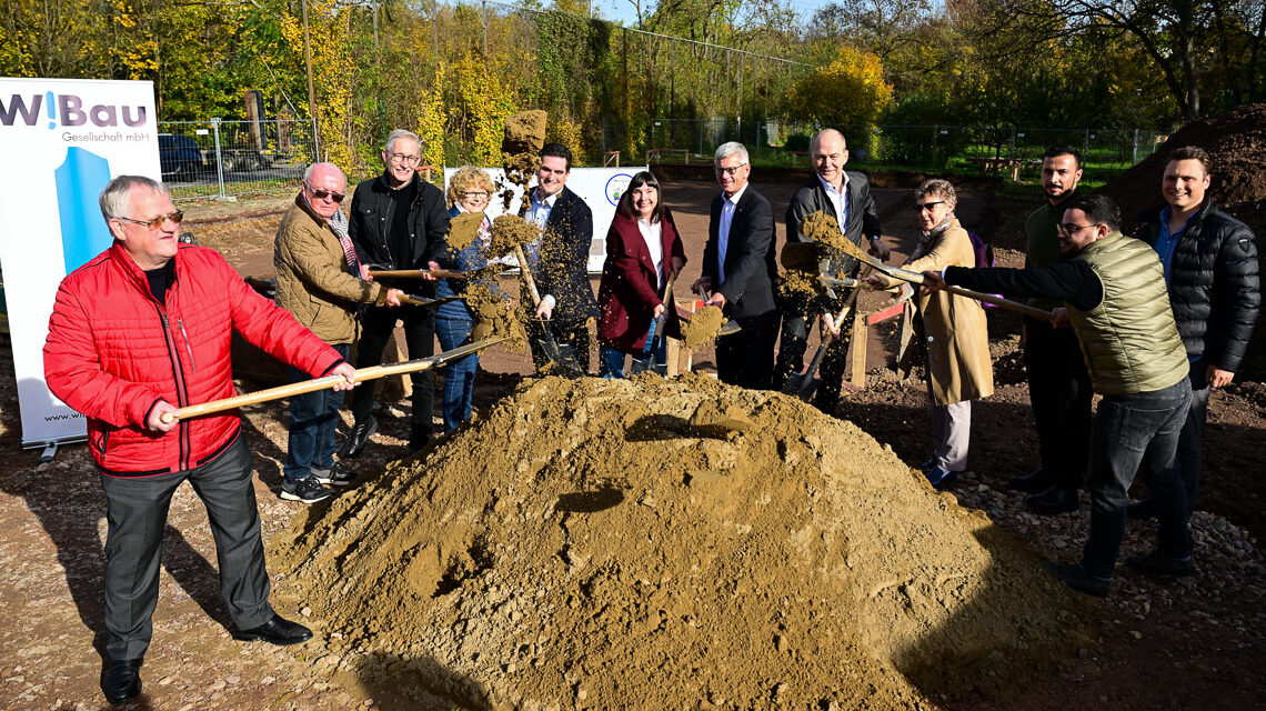 Spatenstich Pestalozzi-Schule im Stadtteil Biebrich.