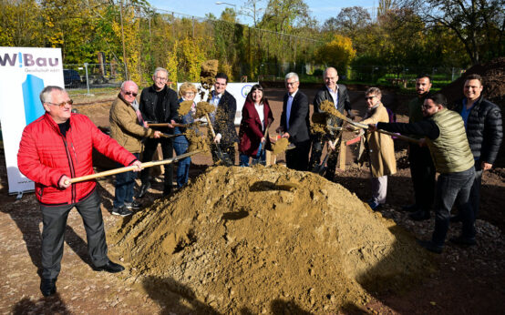 Spatenstich Pestalozzi-Schule im Stadtteil Biebrich.
