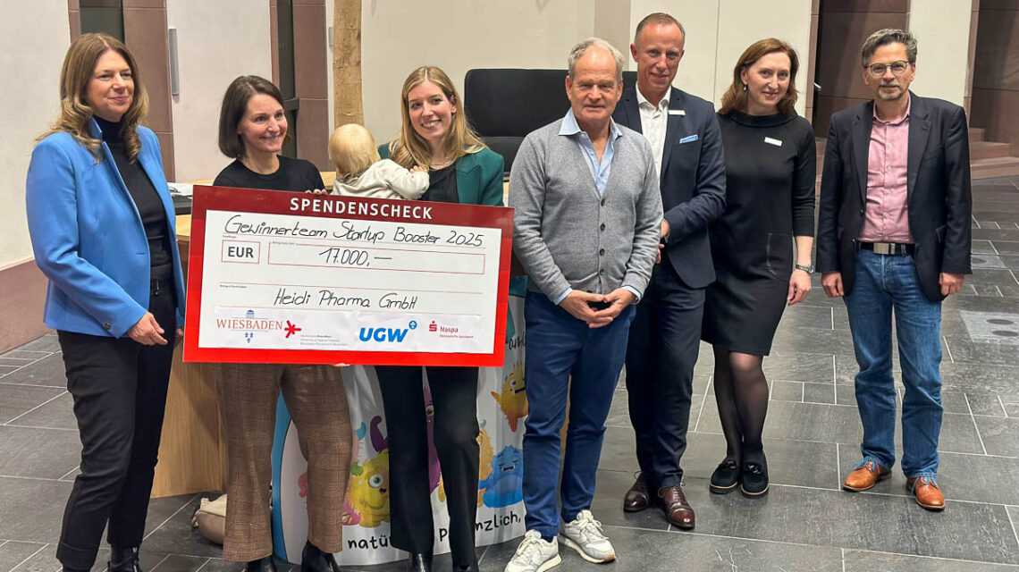 Scheckübergabe an die Heidi Pharma