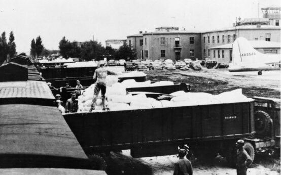 Rosinenbombern während der Berliner Luftbrücke.