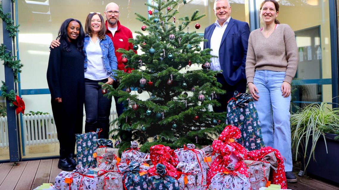 Geschenkübergabe im Tierheim Wiesbaden (v. l.): Miriam Hänel (Wiesbaden Crowd), Jörg Höhler (Vorstandsvorsitzender ESWE Versorgungs AG) und Sonja Koller (Geschäftsführerin Tierheim).